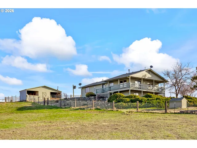 $800,000 | 896 Southeast Dover Lane, Madras, OR 97741