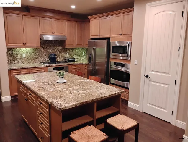 $1,300,995 | 9670 Canopy Tree Street, Roseville, CA 95747