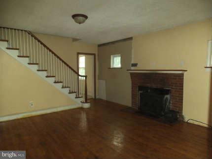 5011 Hagan Road Temple Hills, MD 20748 - Photo 2 of 7 Living Room