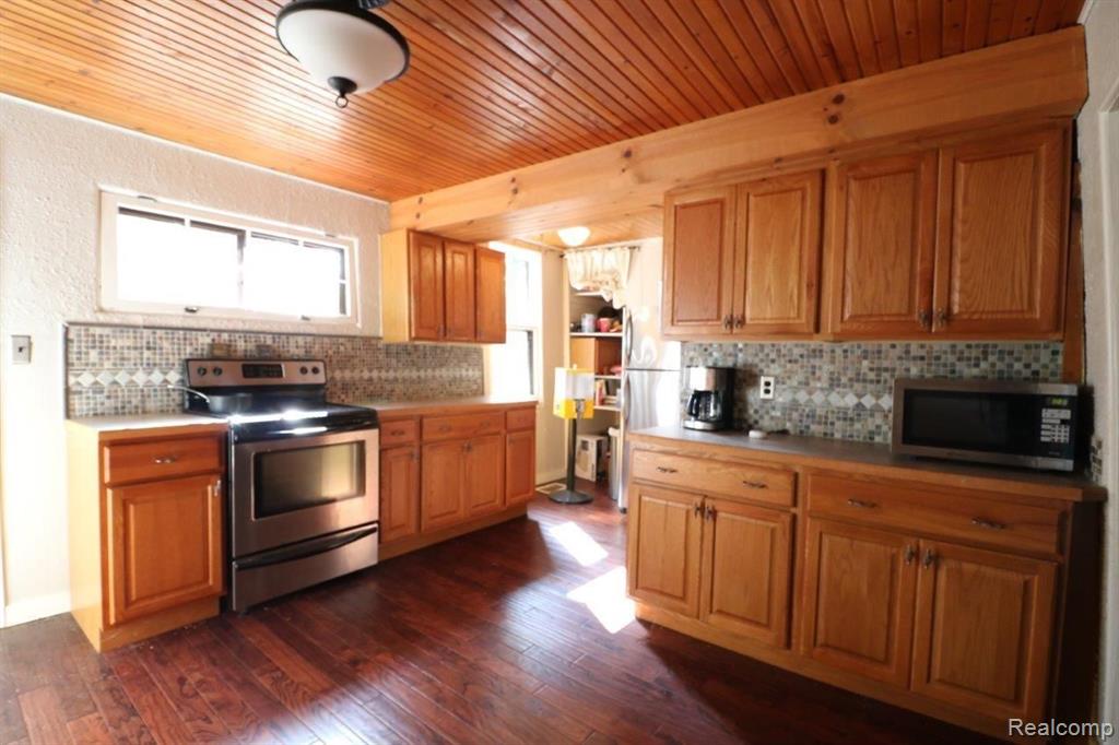 7070 Roach Road Lexington, MI 48450 - Photo 9 of 18