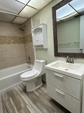 $169,900 | 7480 Northwest 17th Street, Unit 305, Plantation, FL 33313