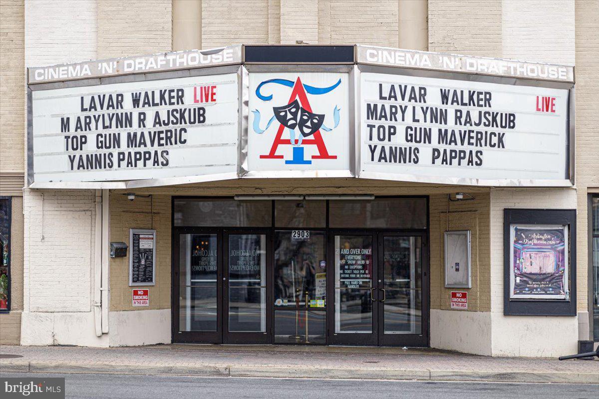 2049 South Glebe Road Arlington, VA 22206 - Photo 23 of 25 a sign on a street