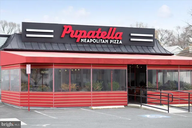 $700,000 | 2049 South Glebe Road, Arlington, VA 22206