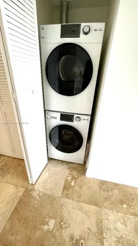 $3,850 | 1800 Sunset Harbour Drive, Unit 809, Miami Beach, FL 33139