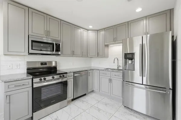 $329,900 | 231 North Ridgewood Avenue, Ormond Beach, FL 32174