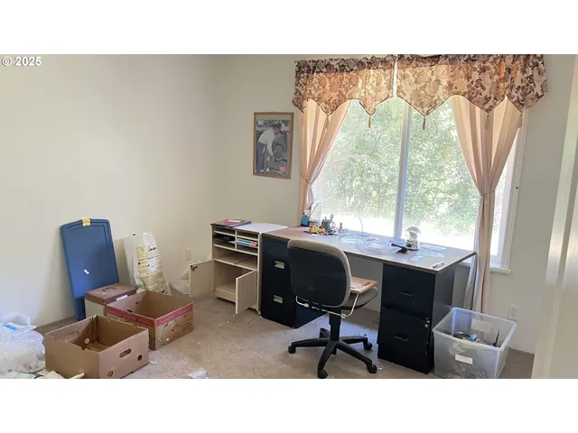 a black and white photo of a living room