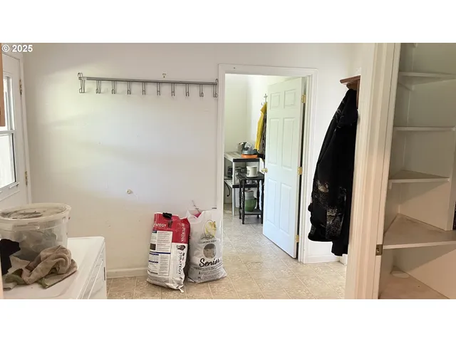 a black and white photo of a room