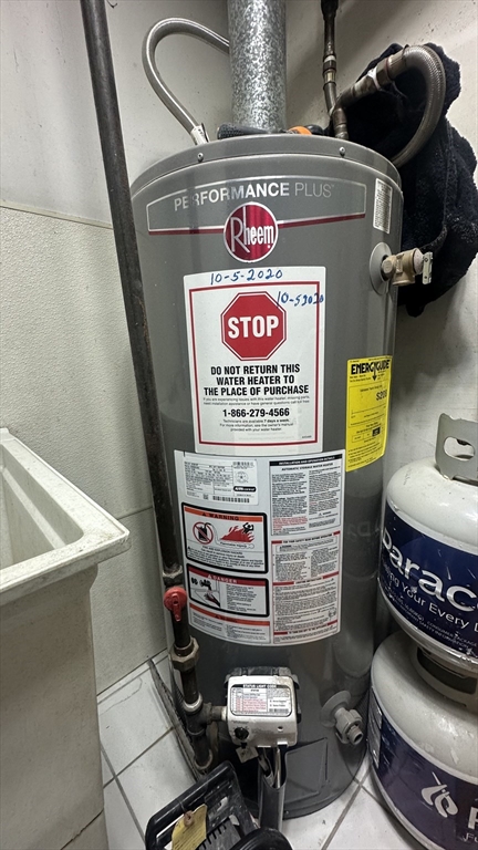 330 William Street Fall River, MA 02721 - Photo 11 of 21