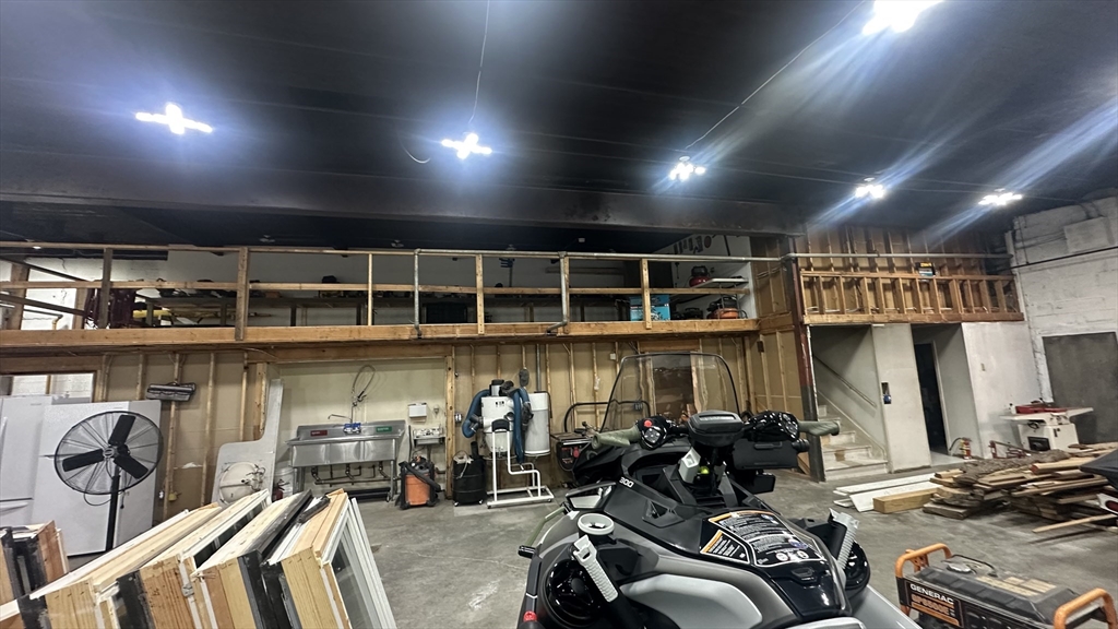 330 William Street Fall River, MA 02721 - Photo 17 of 21