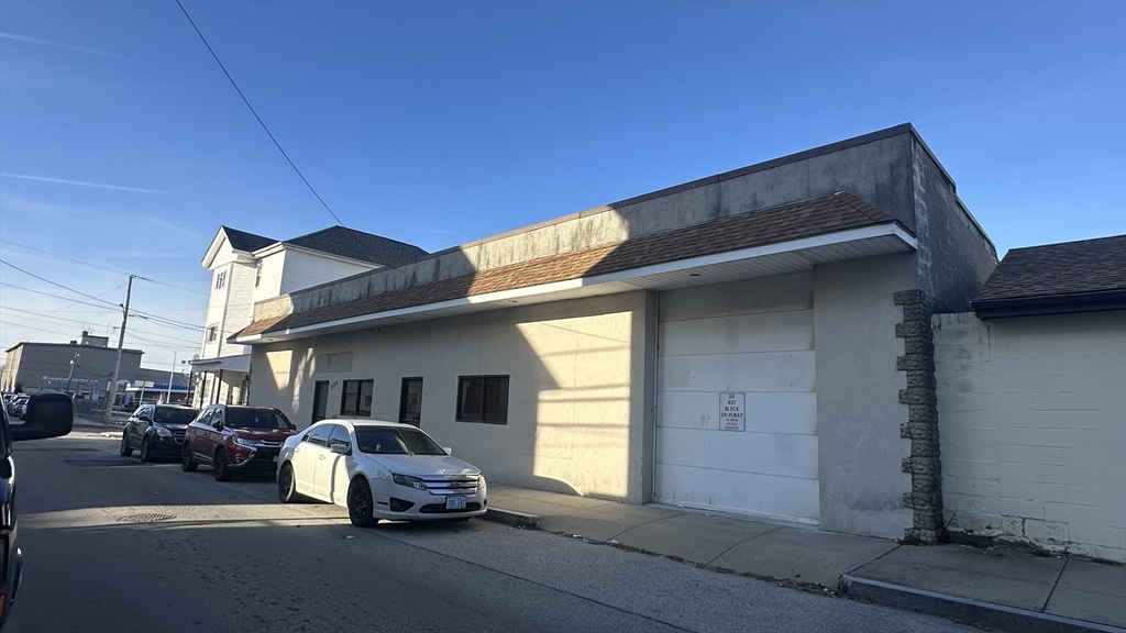 330 William Street Fall River, MA 02721 - Photo 2 of 21