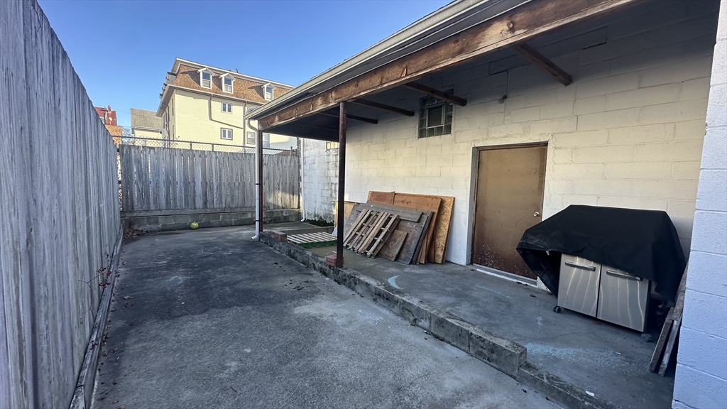 330 William Street Fall River, MA 02721 - Photo 5 of 21