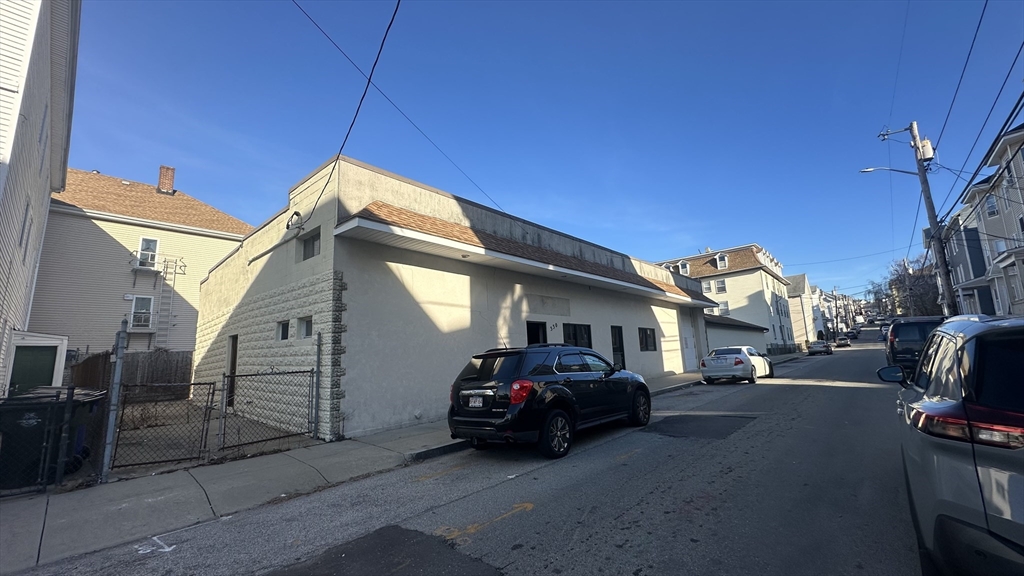 330 William Street Fall River, MA 02721 - Photo 7 of 21