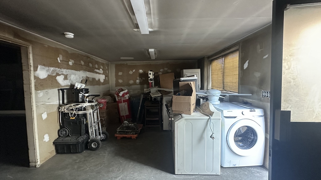 330 William Street Fall River, MA 02721 - Photo 8 of 21