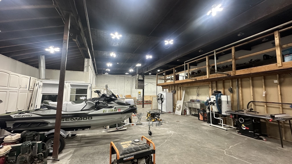 330 William Street Fall River, MA 02721 - Photo 9 of 21