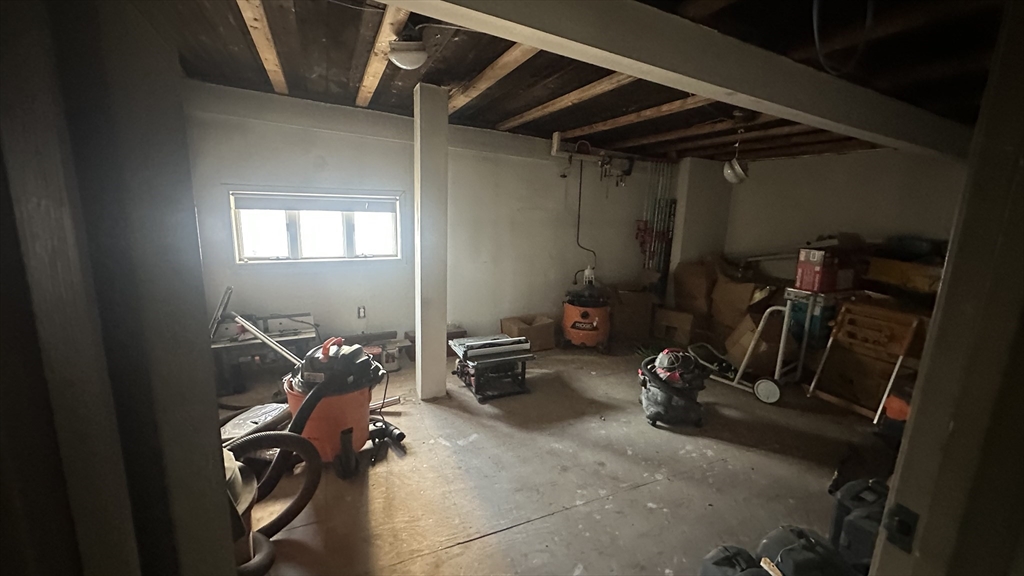 330 William Street Fall River, MA 02721 - Photo 10 of 21