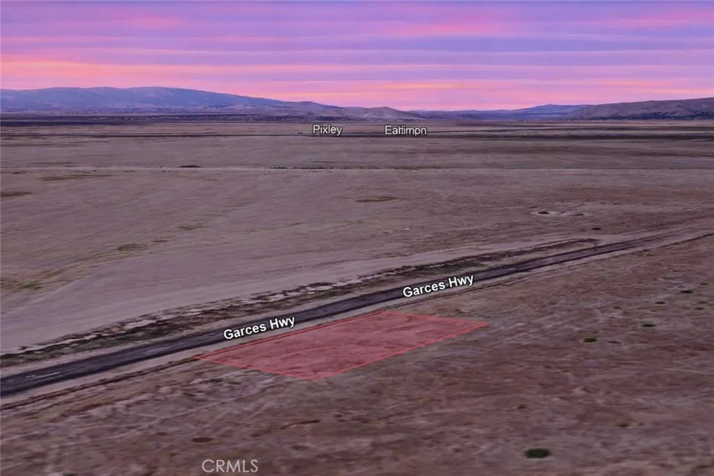 4613004 Delano Delano, CA 93215 - Photo 6 of 13 a view of a big yard with wooden floor and city view