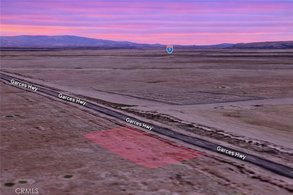 4613004 Delano Delano, CA 93215 - Photo 7 of 13 a view of a yard