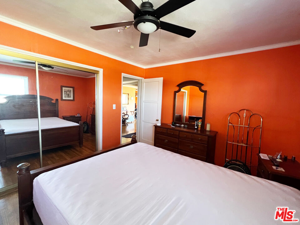 5280 Sanchez Drive Los Angeles, CA 90008 - Photo 12 of 30 a bedroom with a bed and a ceiling fan