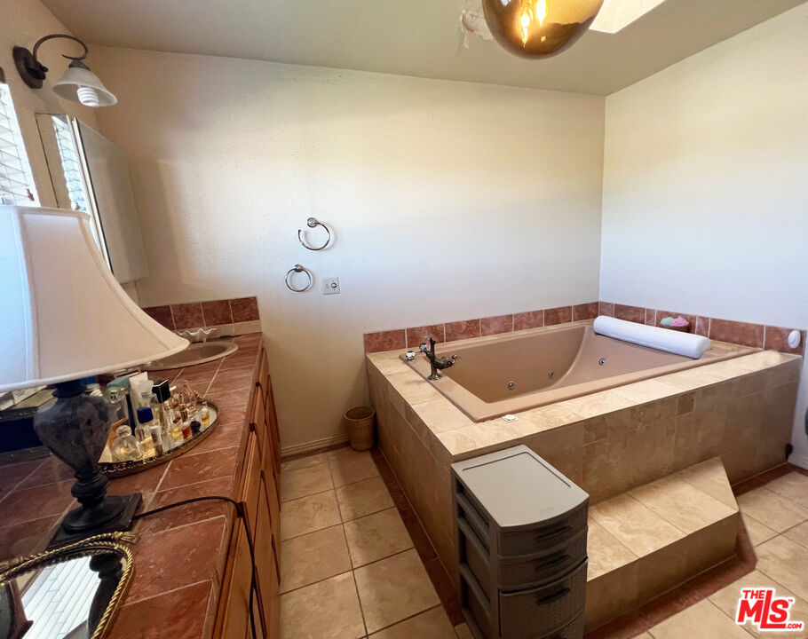 5280 Sanchez Drive Los Angeles, CA 90008 - Photo 13 of 30