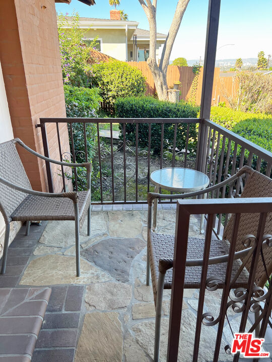 5280 Sanchez Drive Los Angeles, CA 90008 - Photo 23 of 30 a view of a balcony with furniture