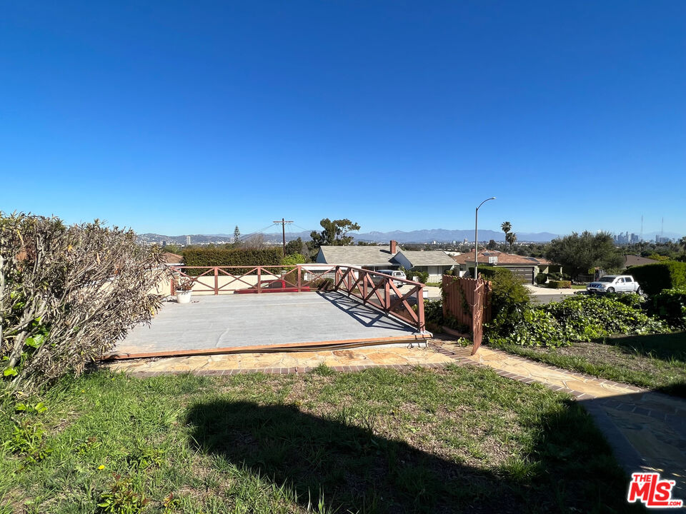 5280 Sanchez Drive Los Angeles, CA 90008 - Photo 24 of 30 a view of a city