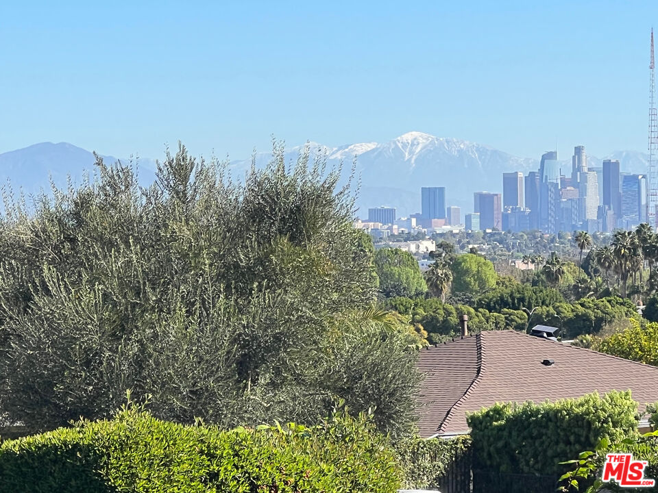 5280 Sanchez Drive Los Angeles, CA 90008 - Photo 27 of 30 an aerial view of multiple house