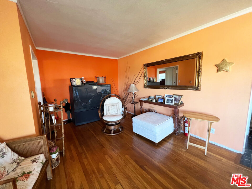5280 Sanchez Drive Los Angeles, CA 90008 - Photo 10 of 30 a living room with furniture and a table