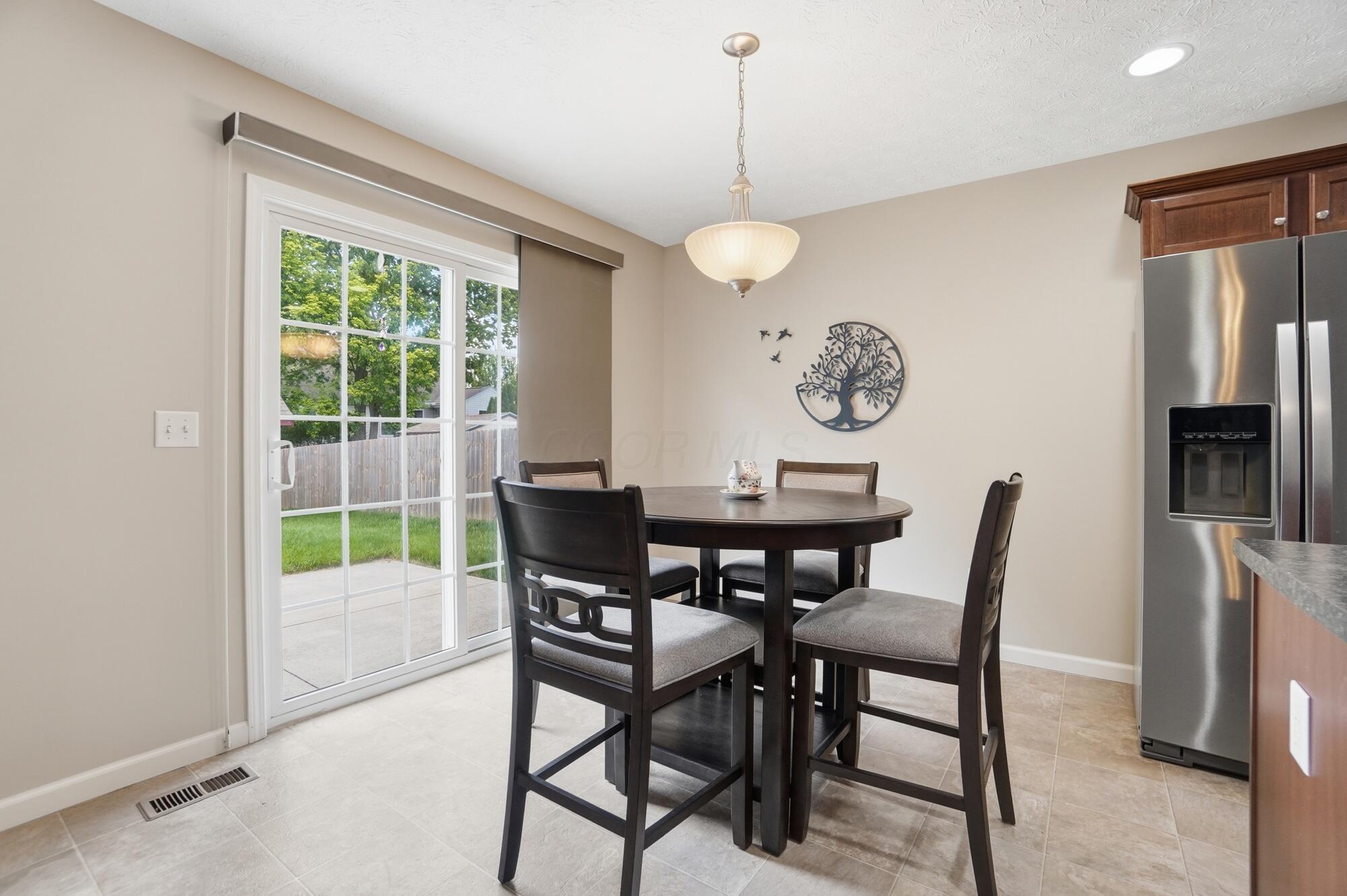 1728 Hunters Ridge Drive Troy, OH 45373 - Photo 18 of 47 Eating Space - 1728 Hunters Ridge Drive, Troy, OH 45373