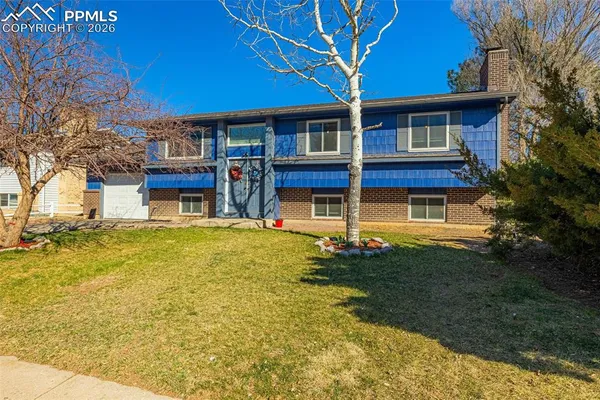 a house view with a swimming pool