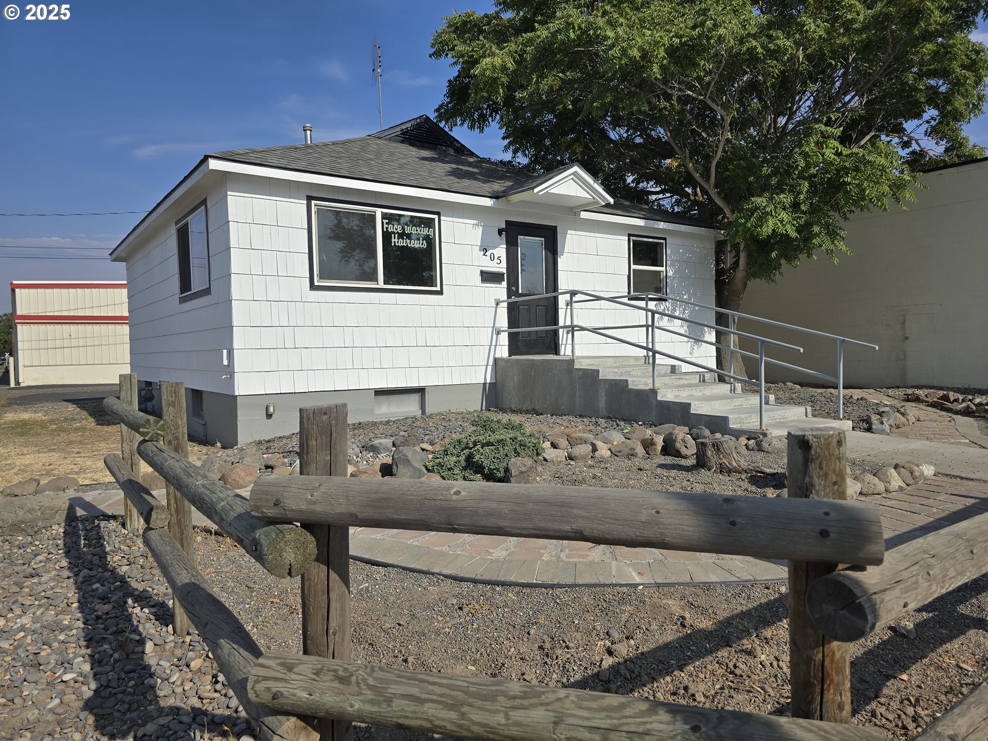 205 Southwest 3rd Street Hermiston, OR 97838 - Photo 1 of 22