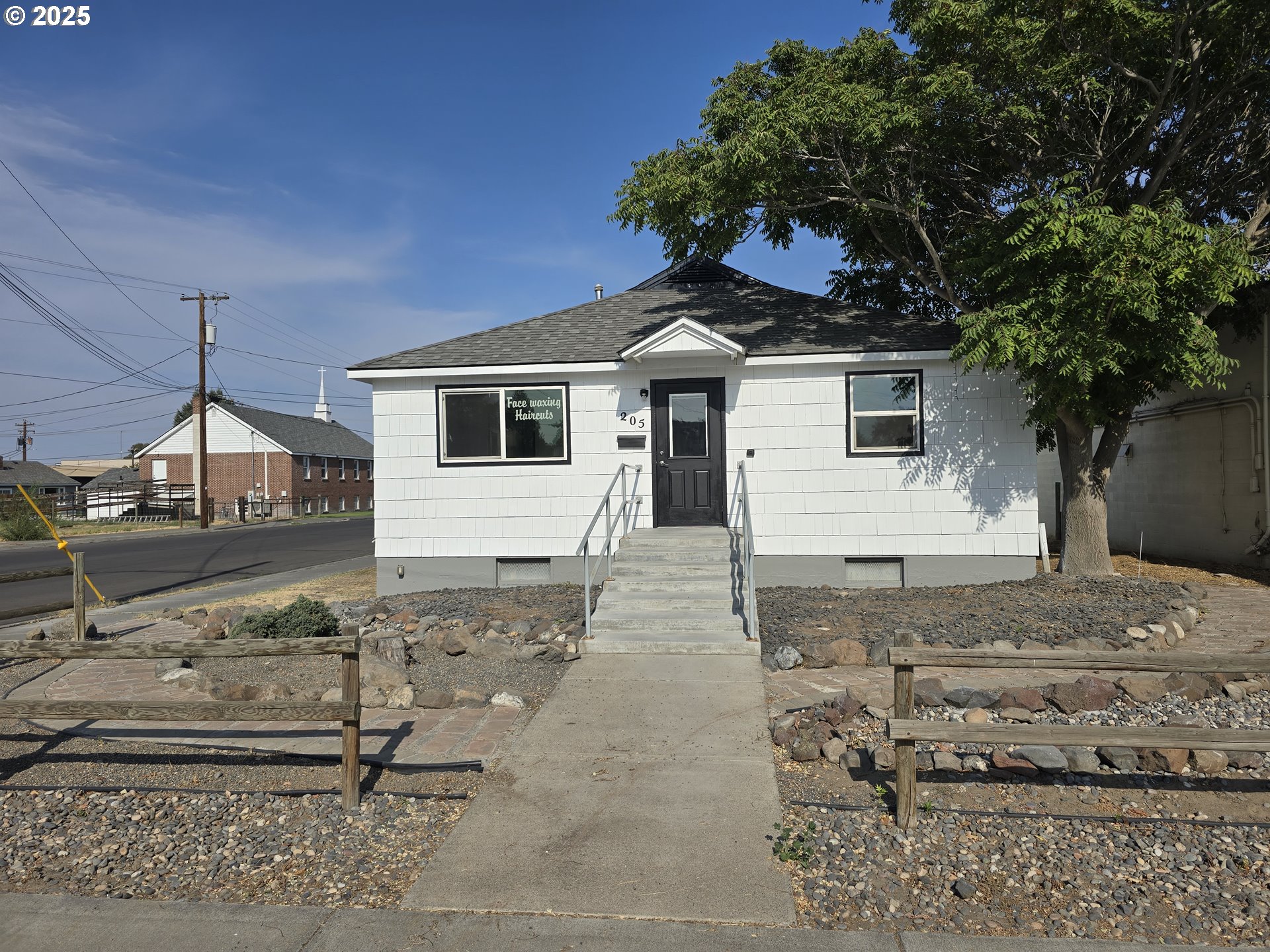205 Southwest 3rd Street Hermiston, OR 97838 - Photo 2 of 22