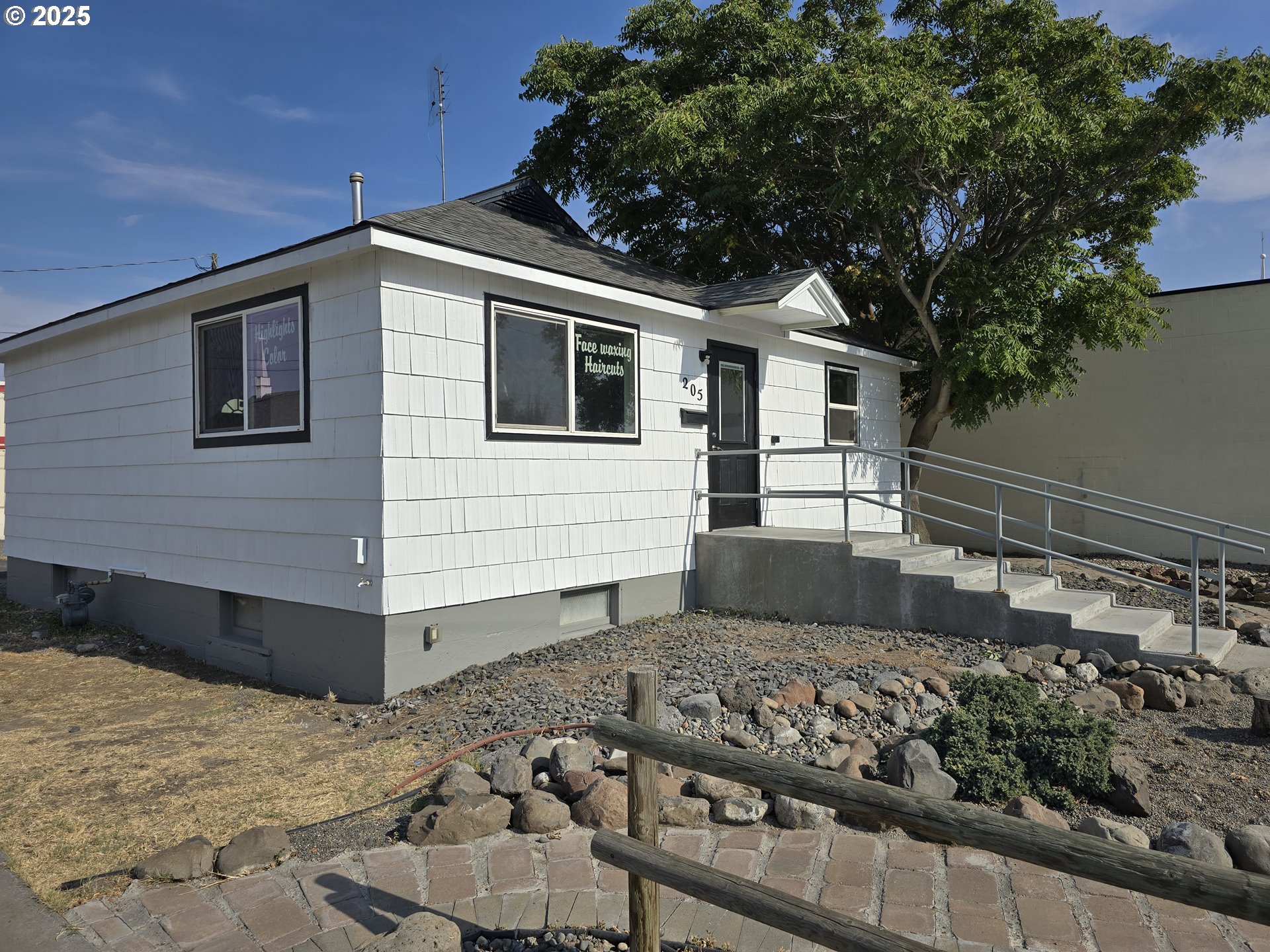 205 Southwest 3rd Street Hermiston, OR 97838 - Photo 3 of 22