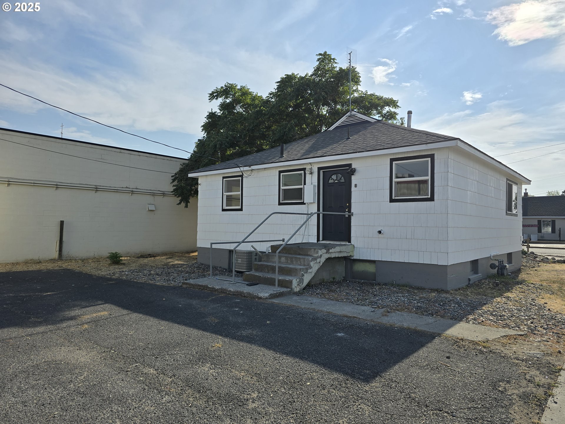 205 Southwest 3rd Street Hermiston, OR 97838 - Photo 4 of 22