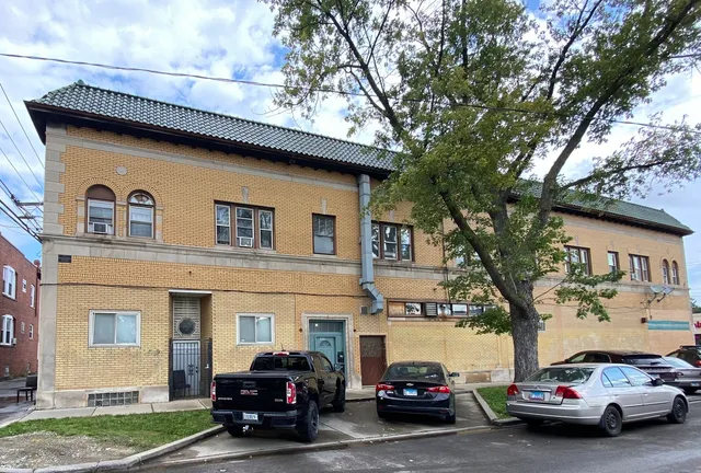 $1,295 | 4808 West Barry Avenue, Unit 2W, Chicago, IL 60641