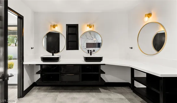 $900,000 | 2840 Duneville Street, Las Vegas, NV 89146