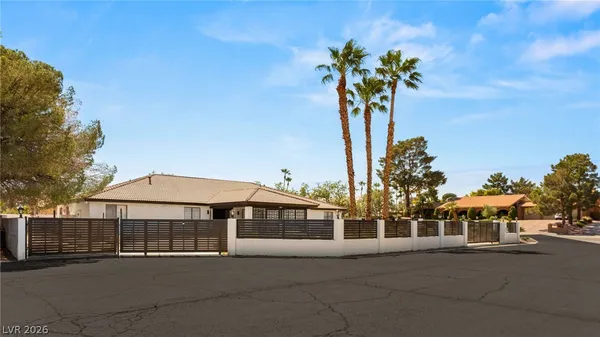 $900,000 | 2840 Duneville Street, Las Vegas, NV 89146