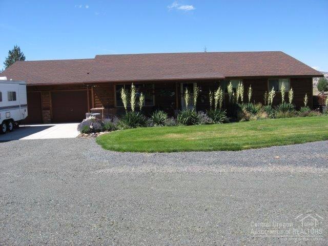 27103 Ridge Road John Day, OR 97845 - Photo 1 of 25 a front view of a house with yard and green space