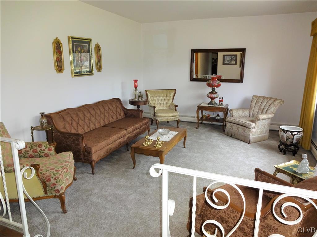 200 Bangor Junction Road Bangor, PA 18013 - Photo 11 of 48 The Living Room