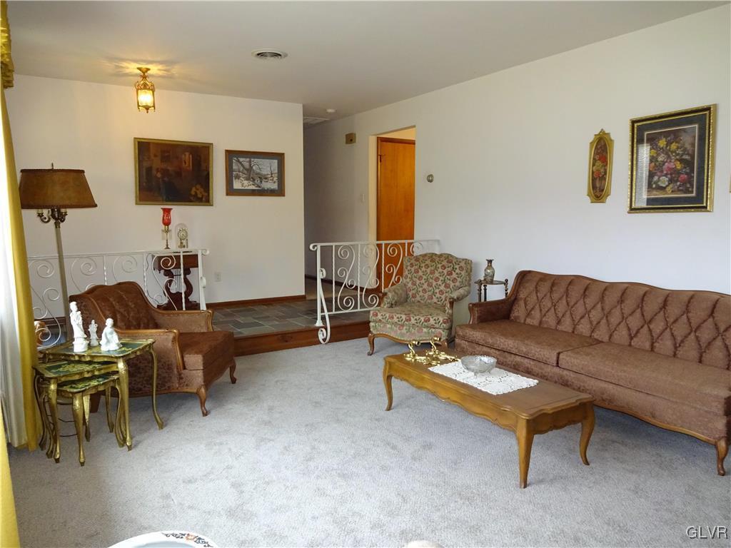 200 Bangor Junction Road Bangor, PA 18013 - Photo 14 of 48 Living Room