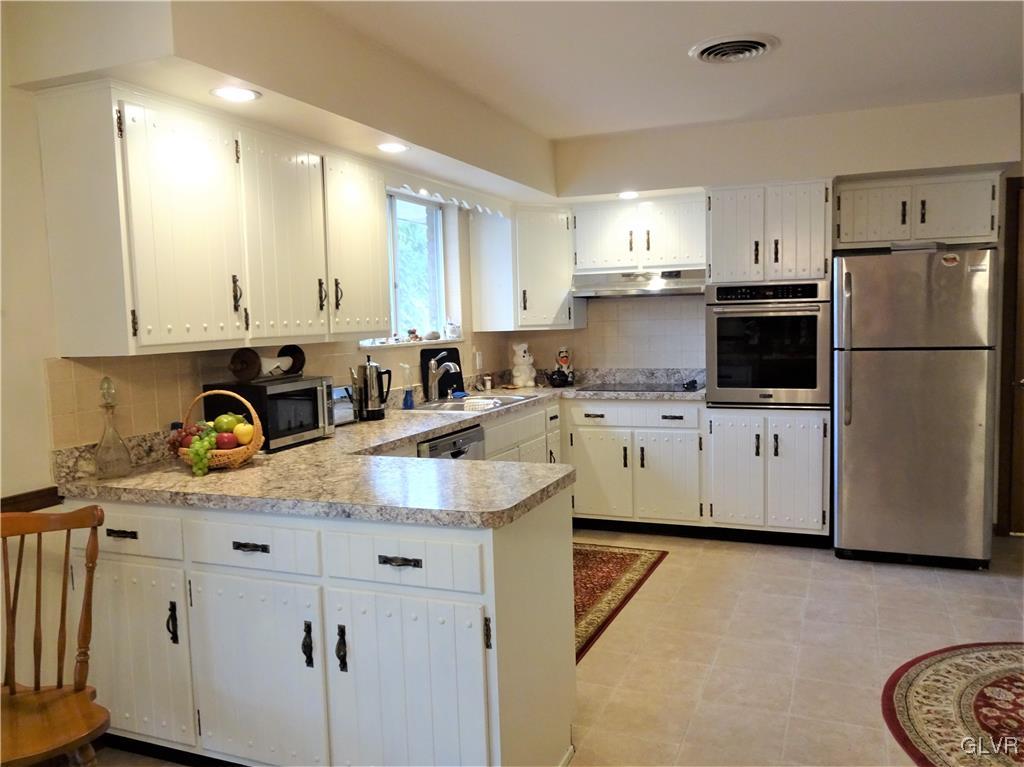 200 Bangor Junction Road Bangor, PA 18013 - Photo 16 of 48 The updated kitchen