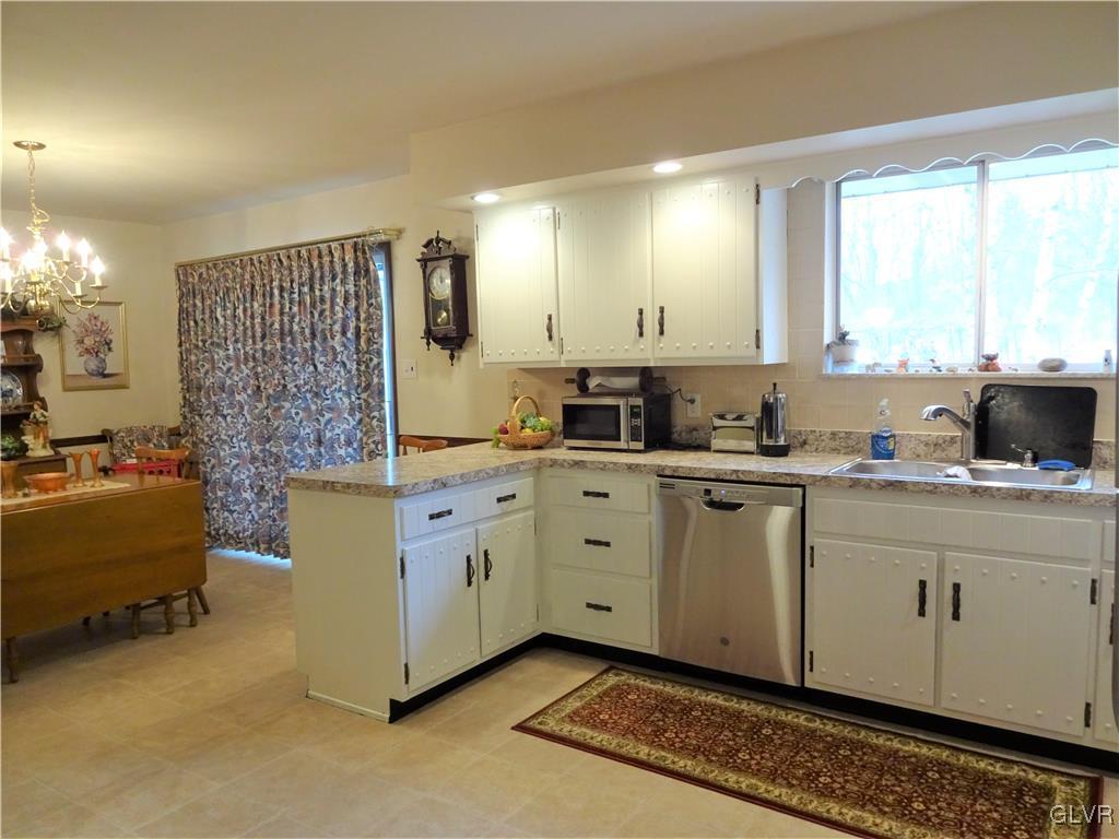 200 Bangor Junction Road Bangor, PA 18013 - Photo 22 of 48 Open concept, bright and cheerful!