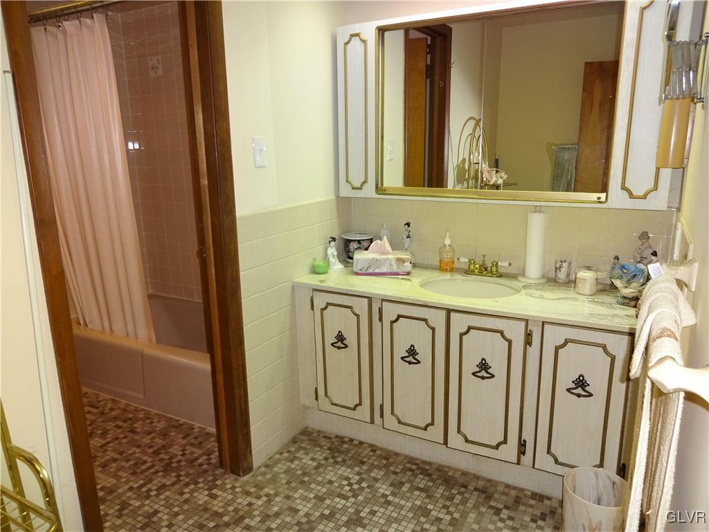 200 Bangor Junction Road Bangor, PA 18013 - Photo 37 of 48 Full Bath