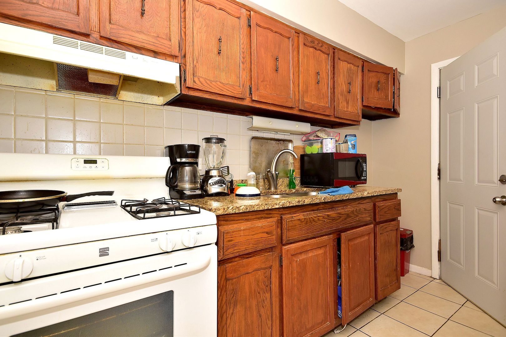 9215 Irving Park Road Schiller Park, IL 60176 - Photo 14 of 25