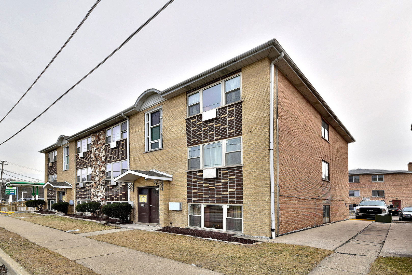 9215 Irving Park Road Schiller Park, IL 60176 - Photo 2 of 25