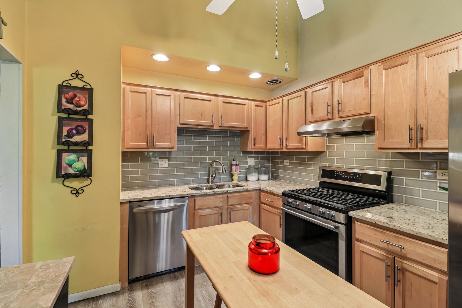 739 High Ridge Road Roselle, IL 60172 - Photo 16 of 40