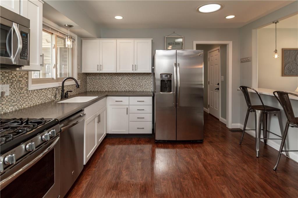 611 Emerson Road Carmel, IN 46032 - Photo 8 of 20 Gallery Image 8