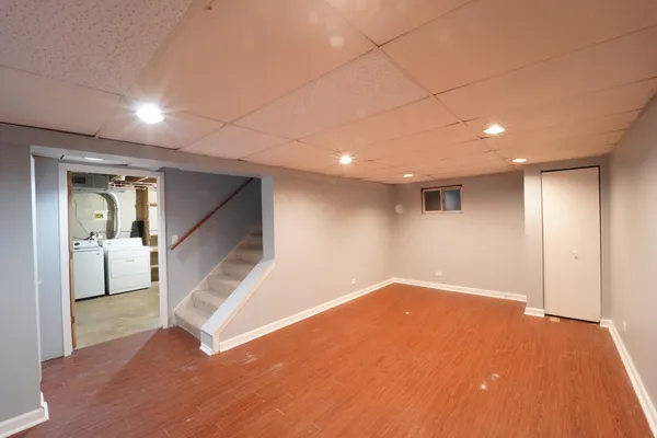 $274,900 | 718 Newton Court, Schaumburg, IL 60107