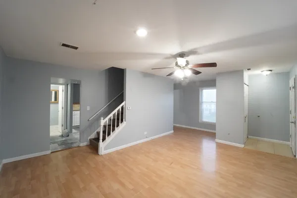 $274,900 | 718 Newton Court, Schaumburg, IL 60107