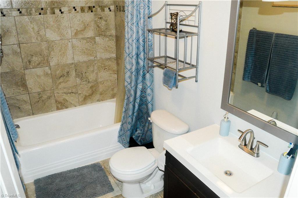2618 Anderson Road Burlington, NC 27217 - Photo 12 of 15 Full Bath
