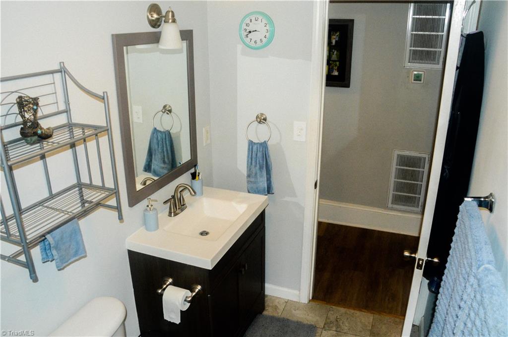 2618 Anderson Road Burlington, NC 27217 - Photo 13 of 15 Full Bath 2